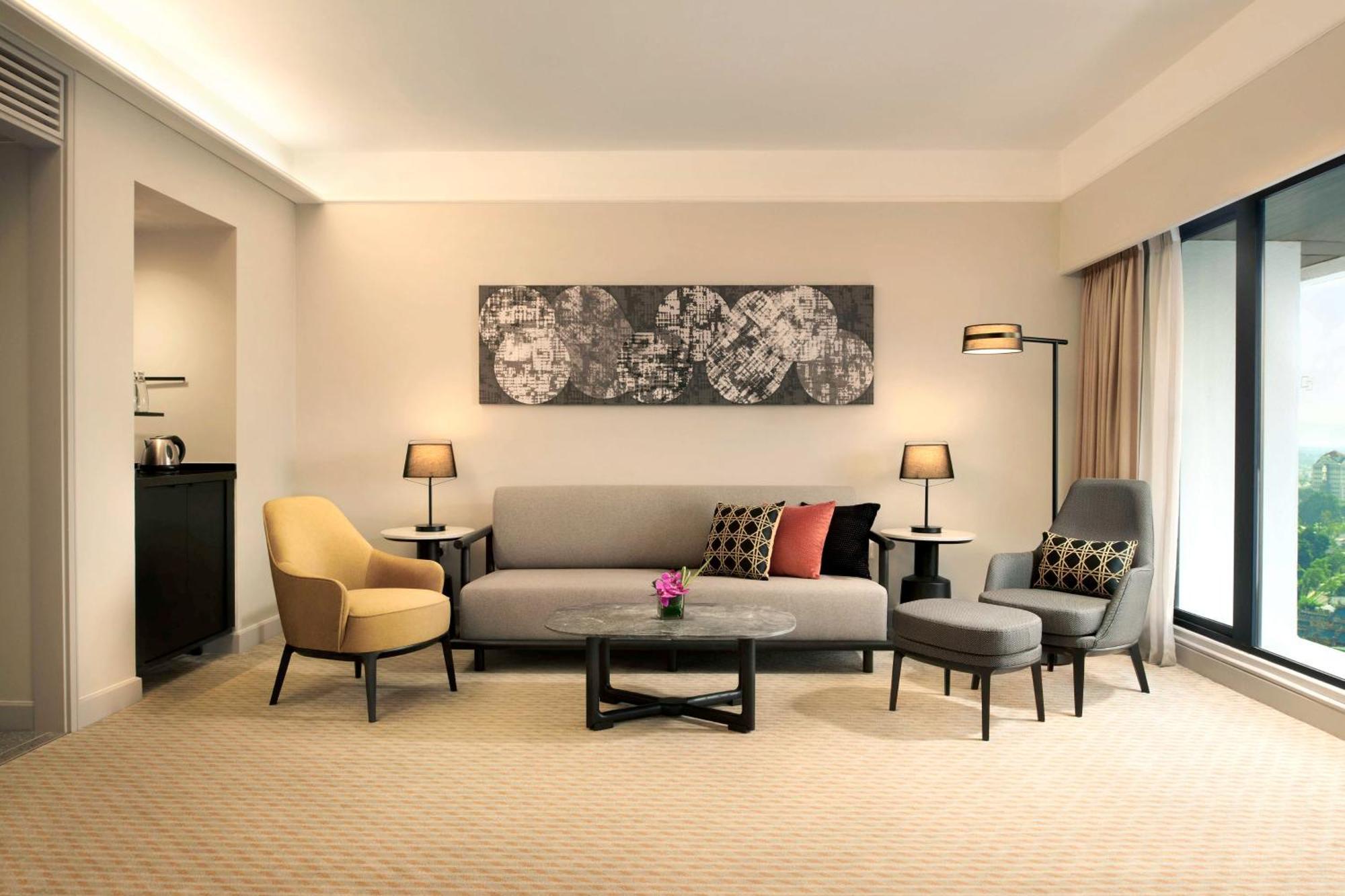 Hilton Kuching Hotel Esterno foto